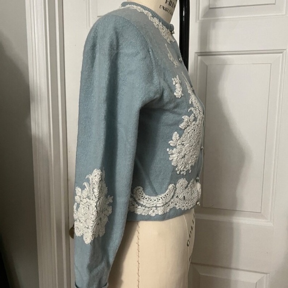 Vintage 50s Blue & White Cropped Evening Sweater w/ Lace Appliques Sz. XS - S - Picture 2 of 7